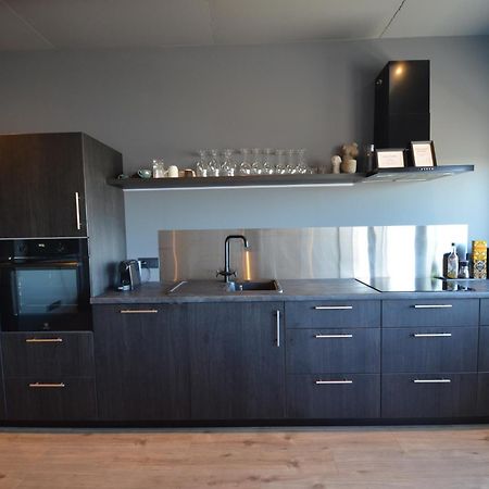Modern Apartment Hosted By Ll อาคูเรย์รี ภายนอก รูปภาพ